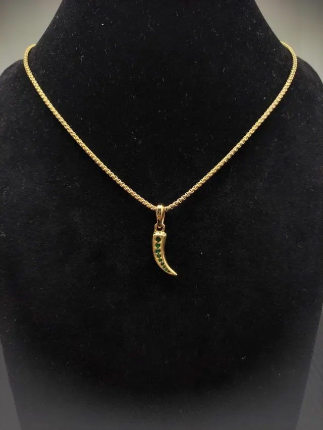 Gold Green Claw-Shaped Pendant Channel-Set Gems Necklace 9