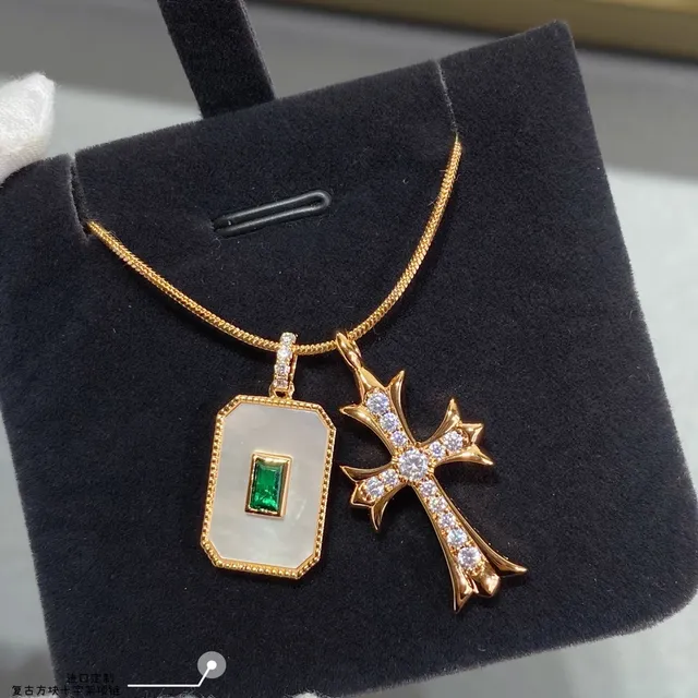 Gold Green Dual-Pendant Necklace 5
