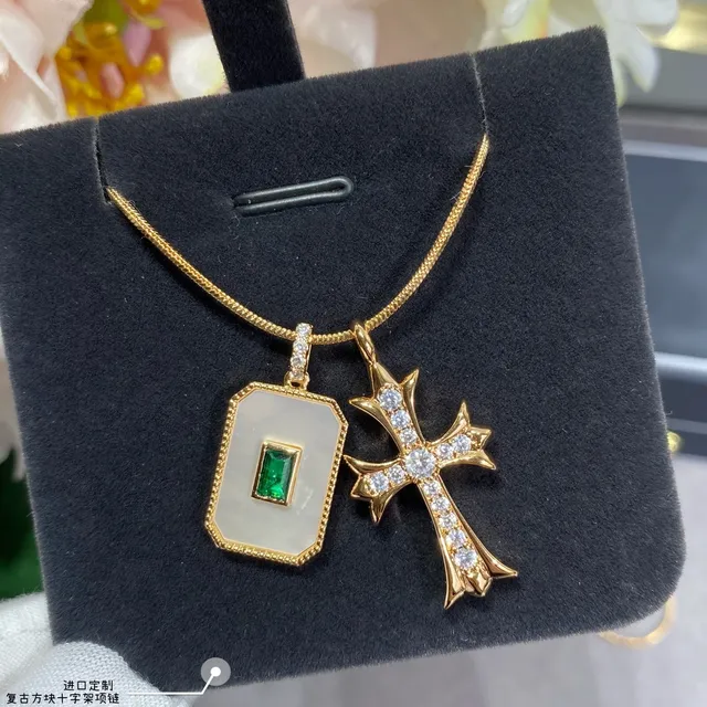 Gold Green Dual-Pendant Necklace 9