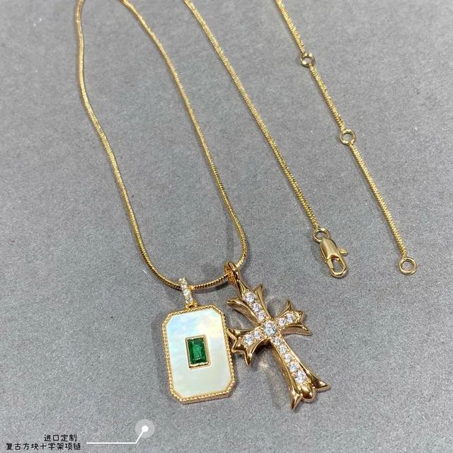 Gold Green Dual-Pendant Necklace 6