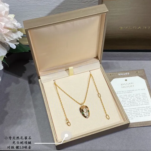 Gold Green Snake-Head Pendant Pavé-Set Stones Necklace 2
