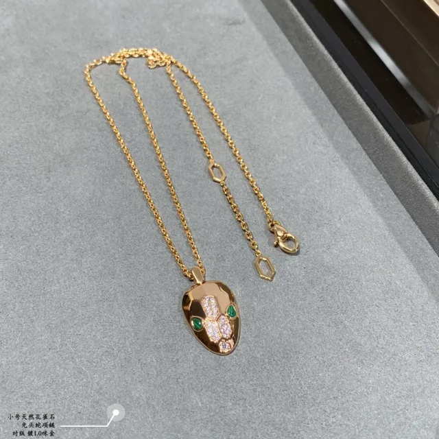 Gold Green Snake-Head Pendant Pavé-Set Stones Necklace 7