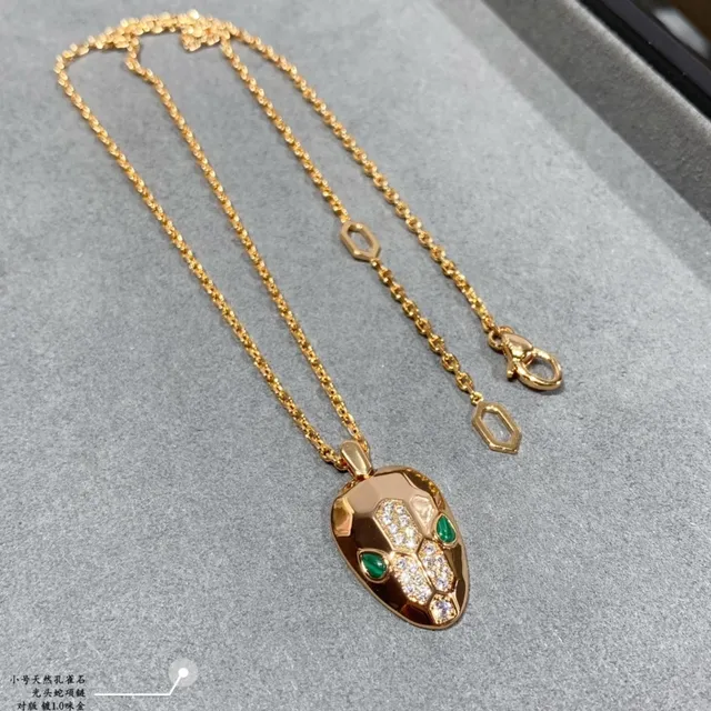Gold Green Snake-Head Pendant Pavé-Set Stones Necklace 9