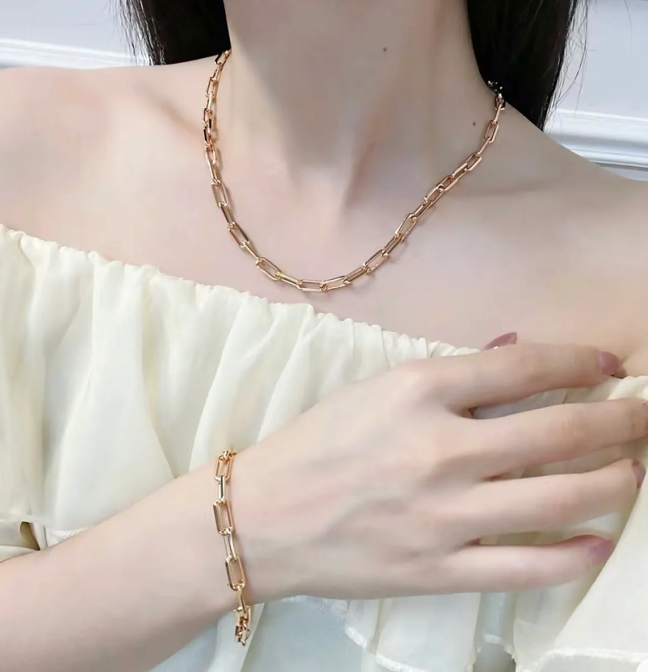 Gold Paperclip Link Polished Necklace 4