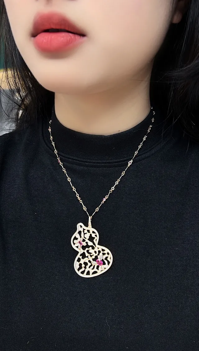 Gold Pink Gourd-Shaped Filigree Openwork Necklace 2
