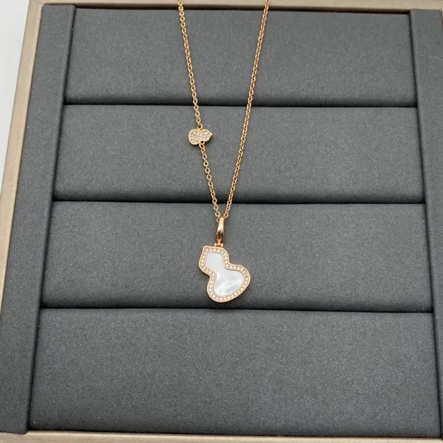 Gold Red Chain Heart-Shaped Pendant Necklace 3