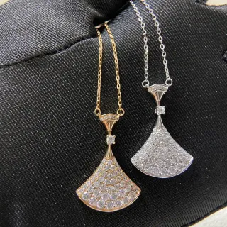 قلادة ذهبية فضية على شكل مروحة Pavé