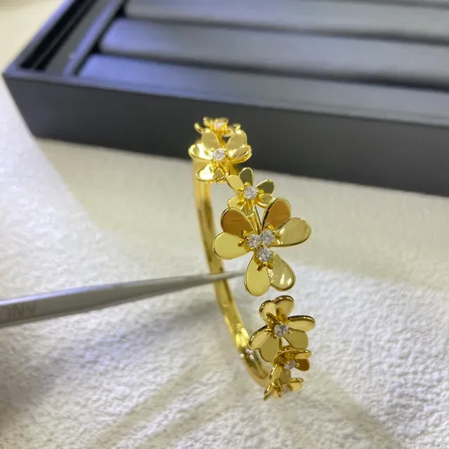 Gold Silver Floral Motif Bangle Style Bracelet 4