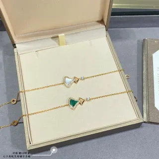 Braceletes de pingente em madrepérola e malacita em forma de leque de tom dourado