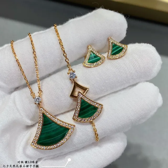 Gold-Tone Fan-Shaped Mother-of-Pearl and Malachite Pendant Bracelets 3