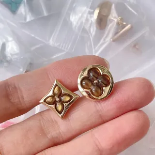 Gold-Tone Floral Motif Amber Inlay Stud Earrings