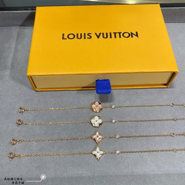 Bracelets chaîne dorés avec incrustation floral de mère-de-perle quatrefeuille 2