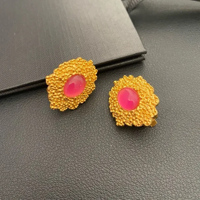 Gold-Tone Floral Textured Cabochon Pink Stud Earrings 3