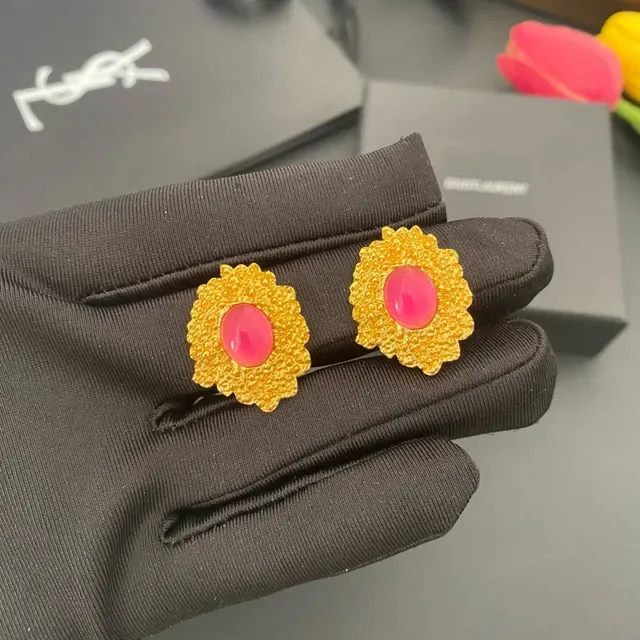 Gold-Tone Floral Textured Cabochon Pink Stud Earrings 9