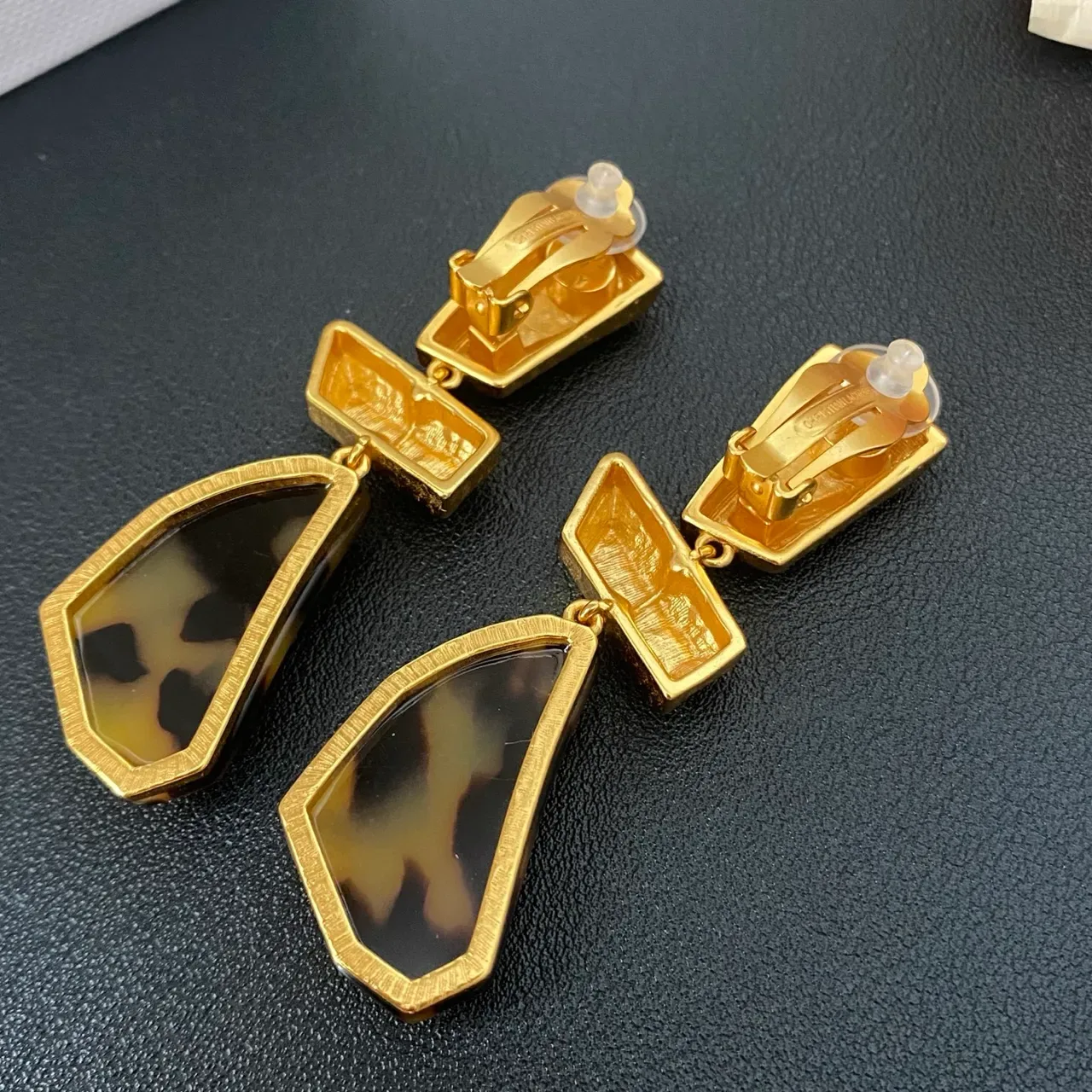 Gold-Tone Geometric Tortoiseshell Resin Drop Earrings 3