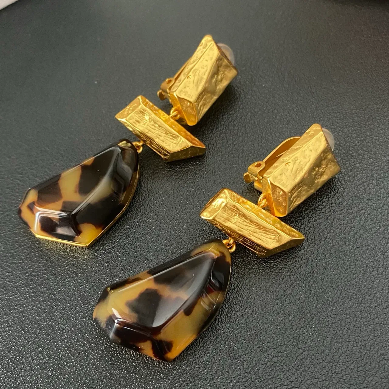 Gold-Tone Geometric Tortoiseshell Resin Drop Earrings 6