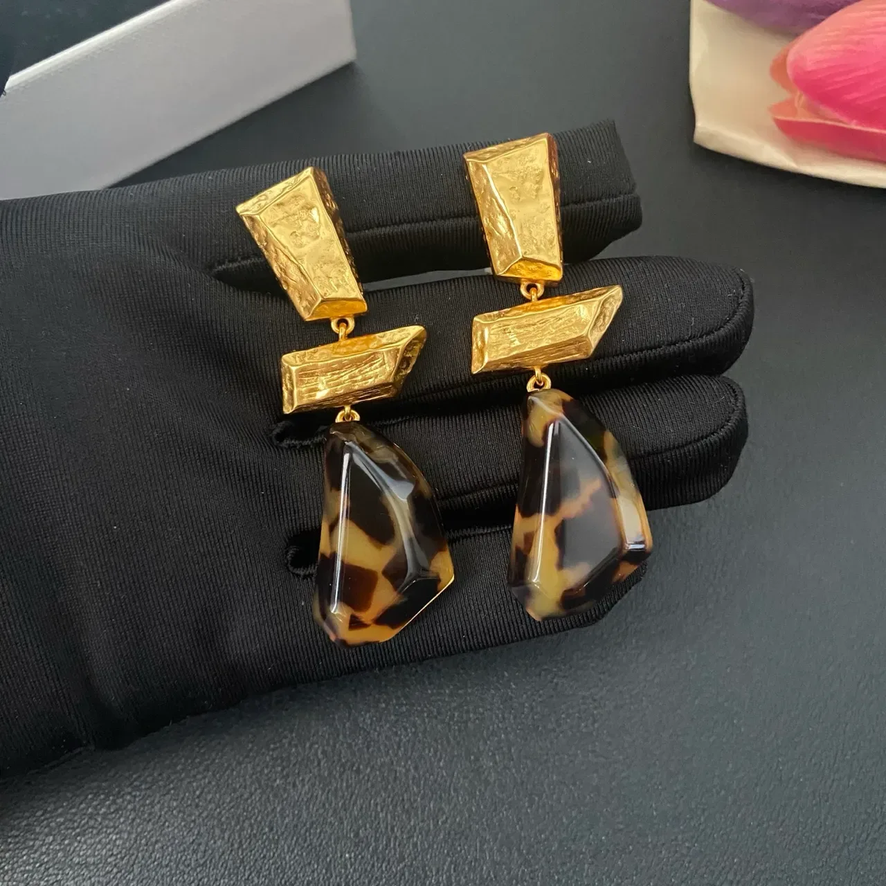 Gold-Tone Geometric Tortoiseshell Resin Drop Earrings 8