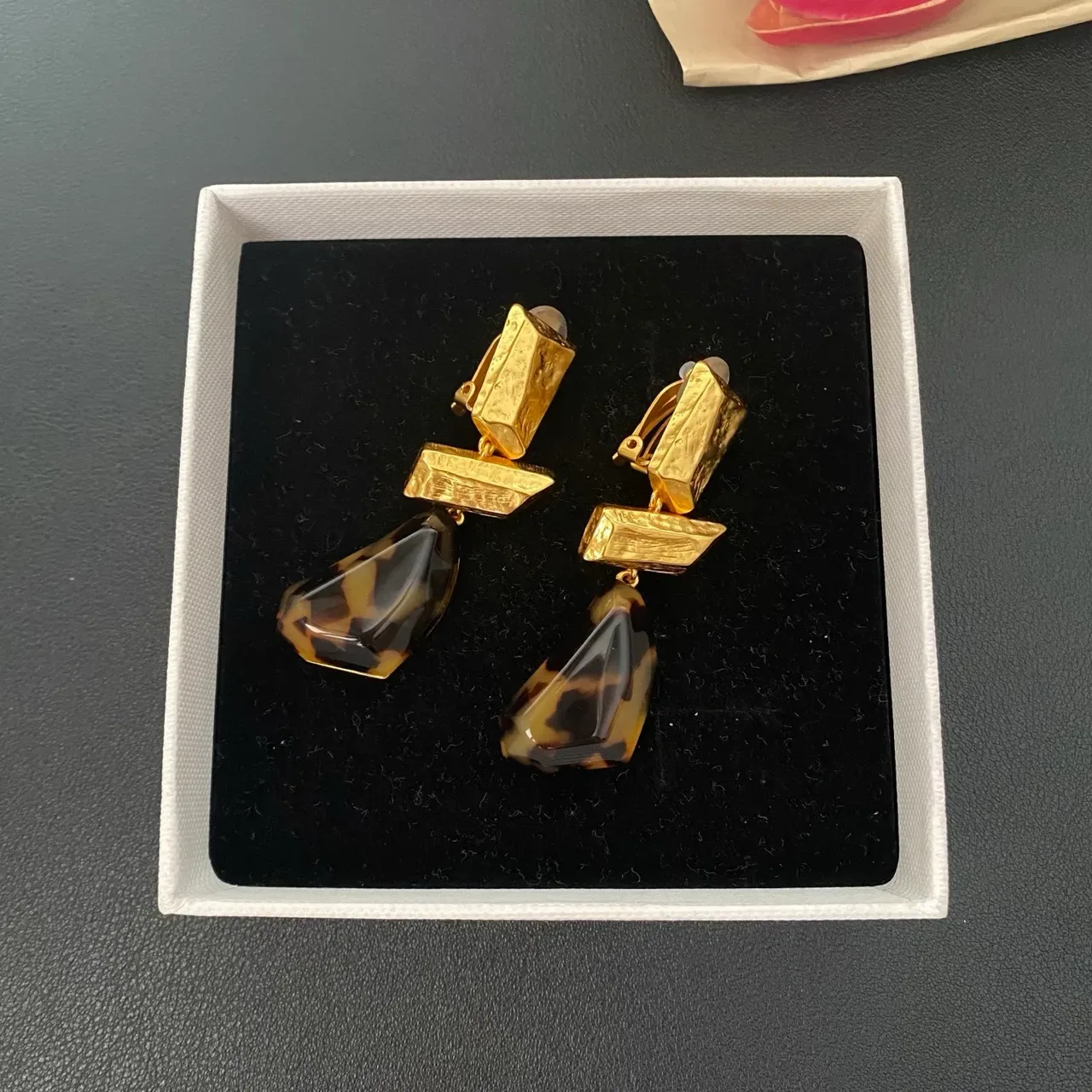 Gold-Tone Geometric Tortoiseshell Resin Drop Earrings 9
