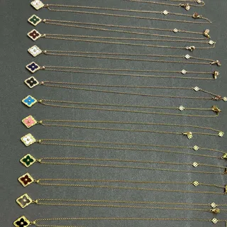 金色调四叶草珐琅坠子项链