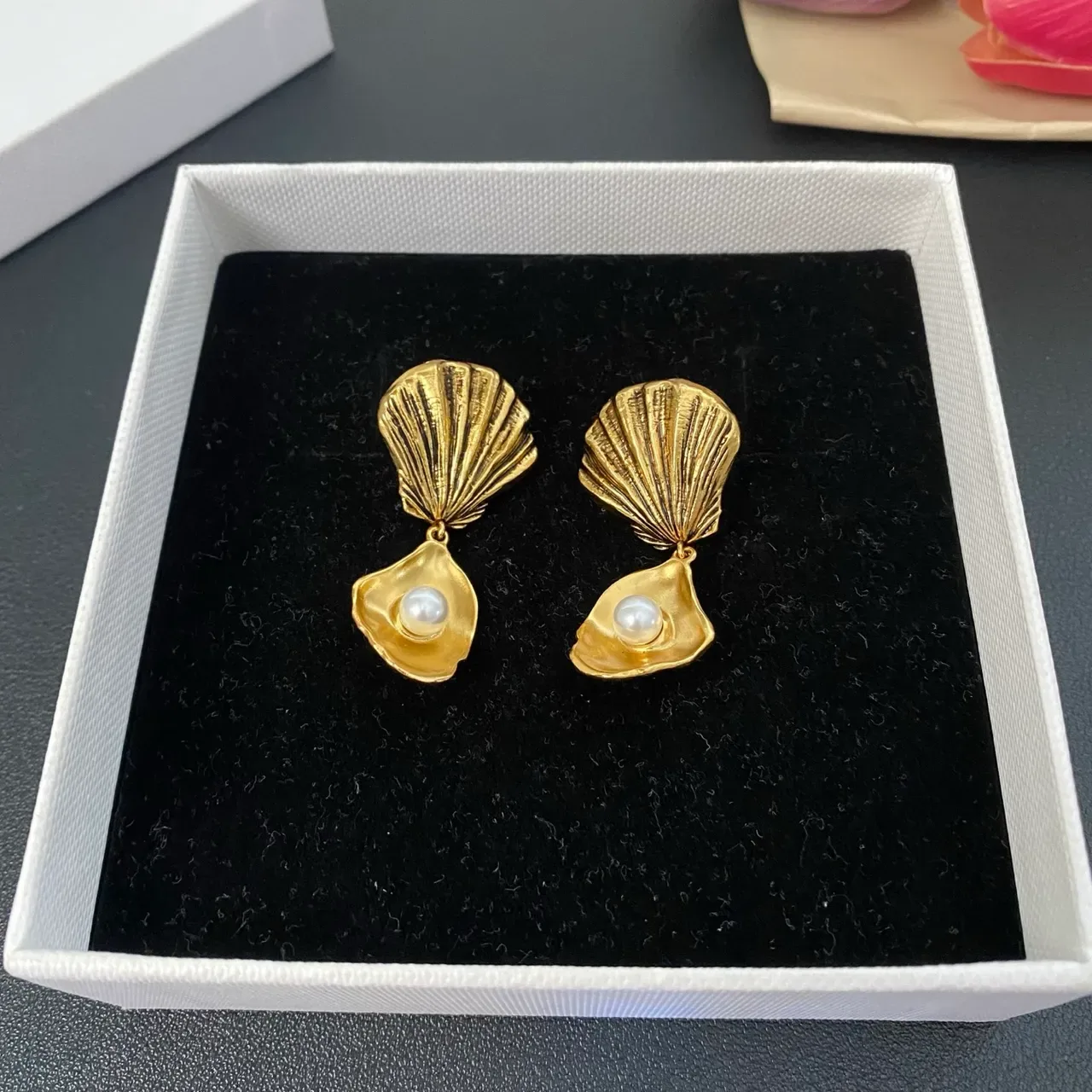 Gold-Tone Shell and Pearl Dangling Earrings 8