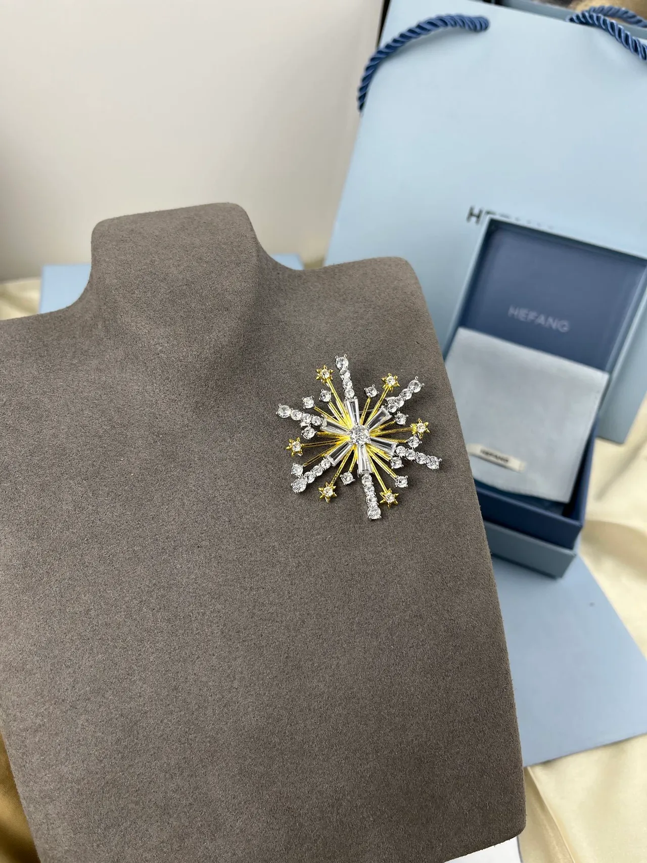 Gold-Tone Starburst Crystal Brooch 3
