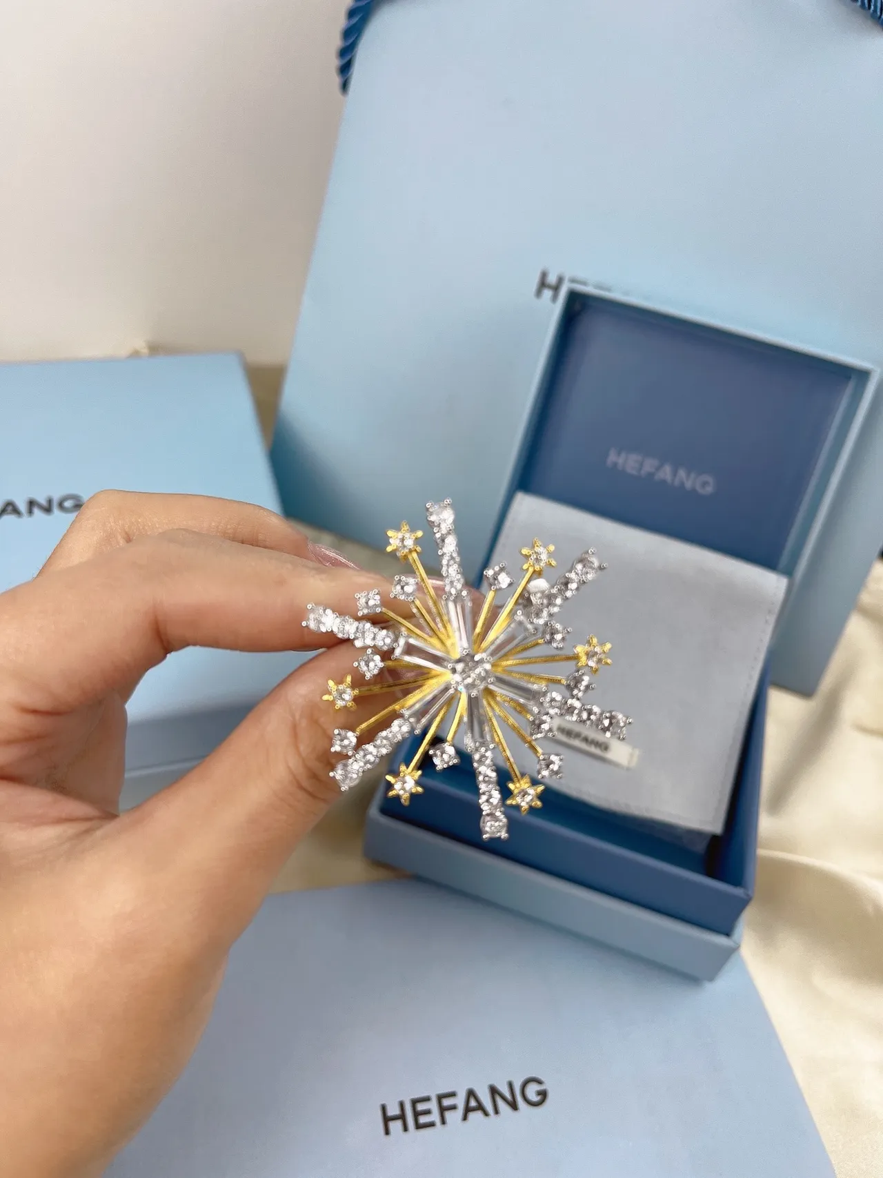 Gold-Tone Starburst Crystal Brooch 4