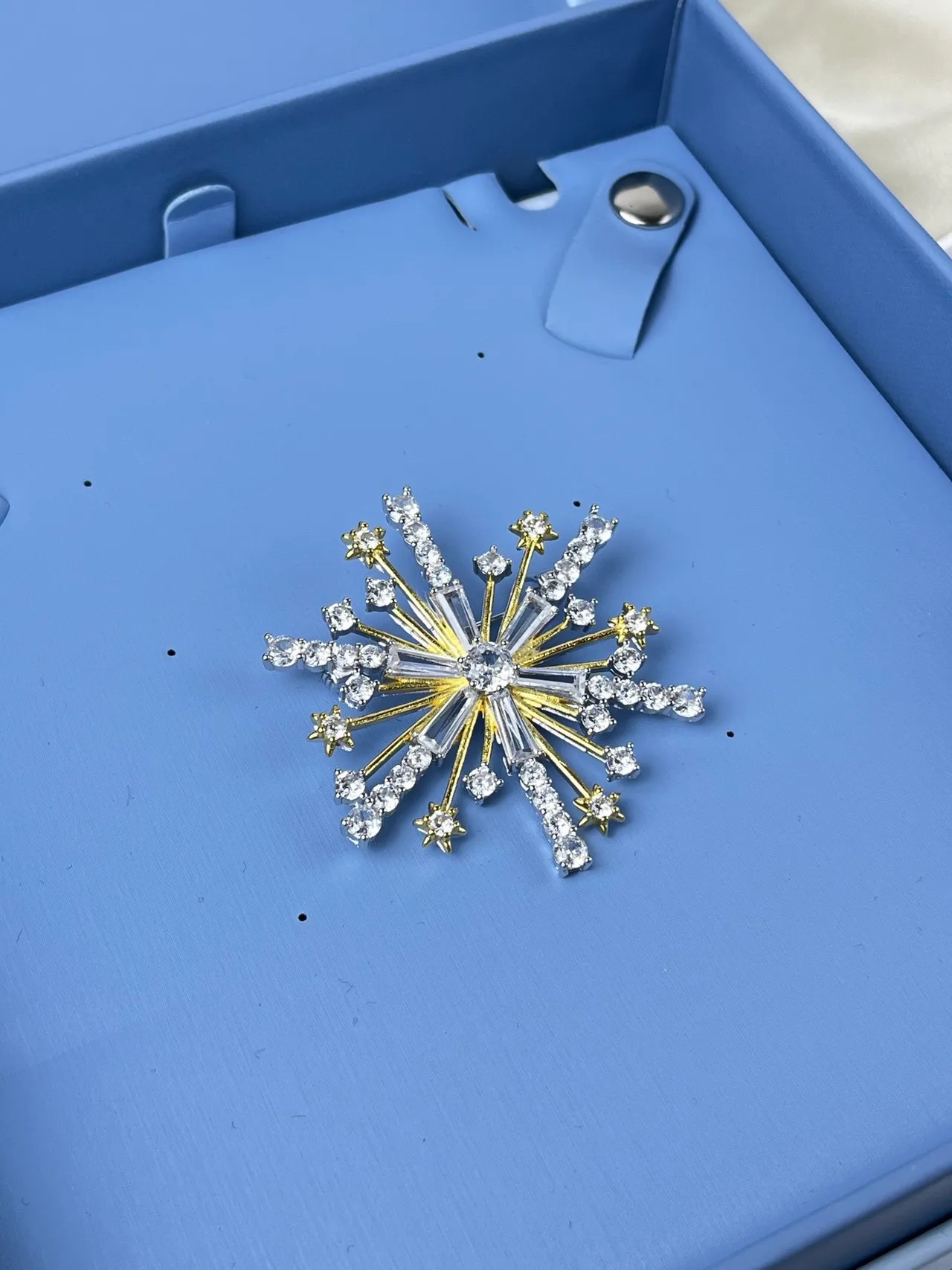 Gold-Tone Starburst Crystal Brooch 5