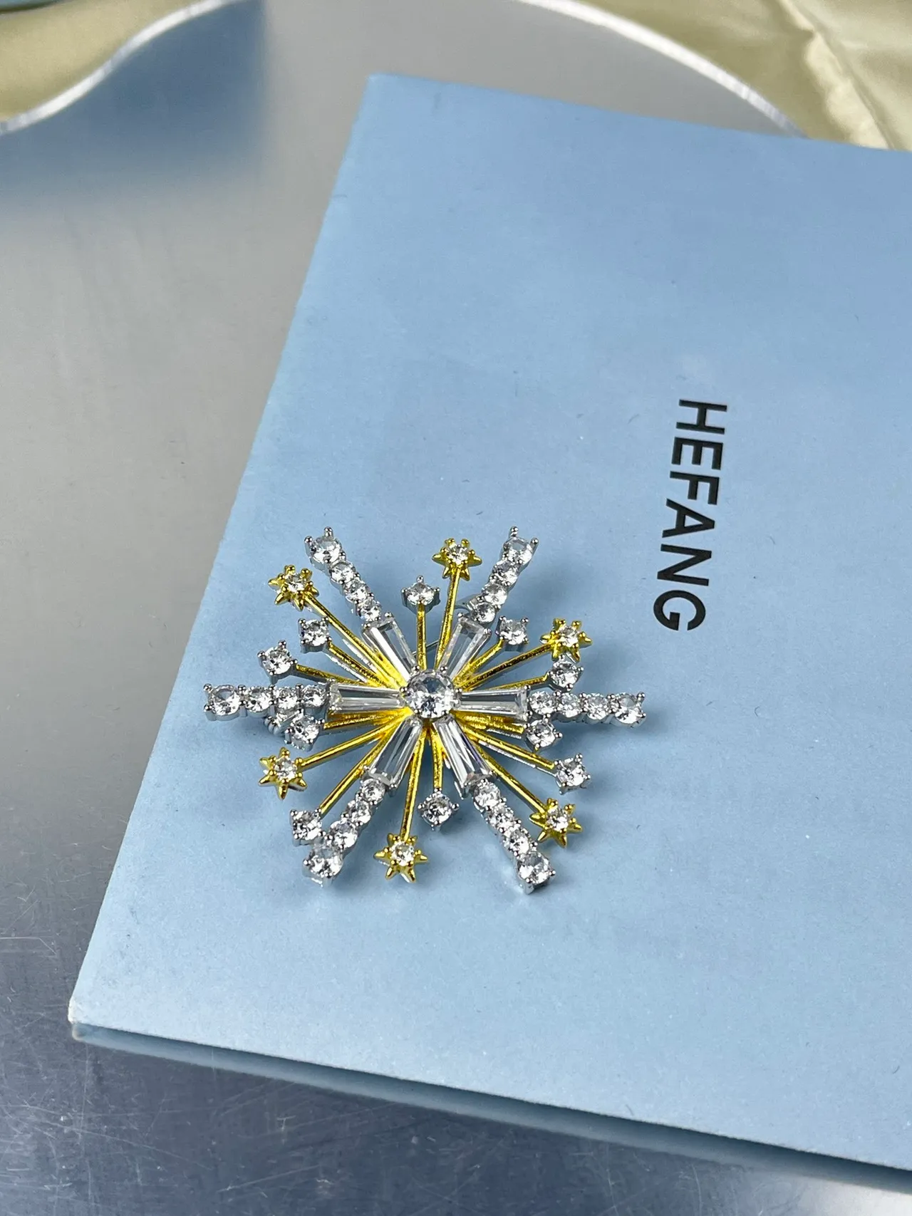 Gold-Tone Starburst Crystal Brooch 7
