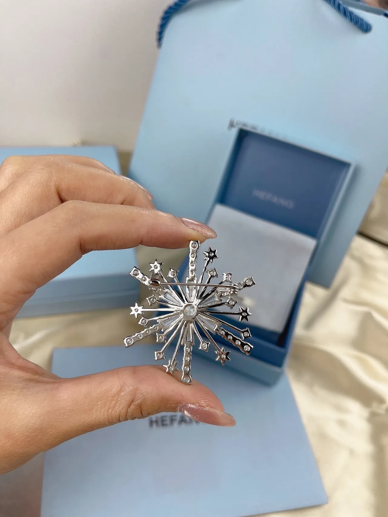 Gold-Tone Starburst Crystal Brooch 8