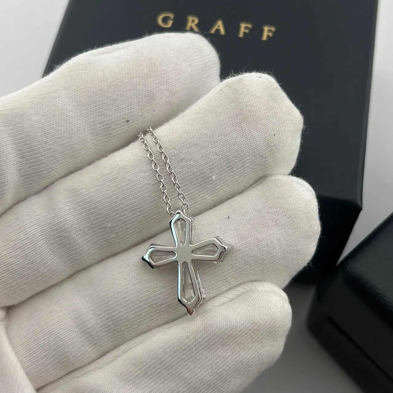 Graff Silver Black Cross-Shaped Pendant Baguette-Cut Stones Necklace 2