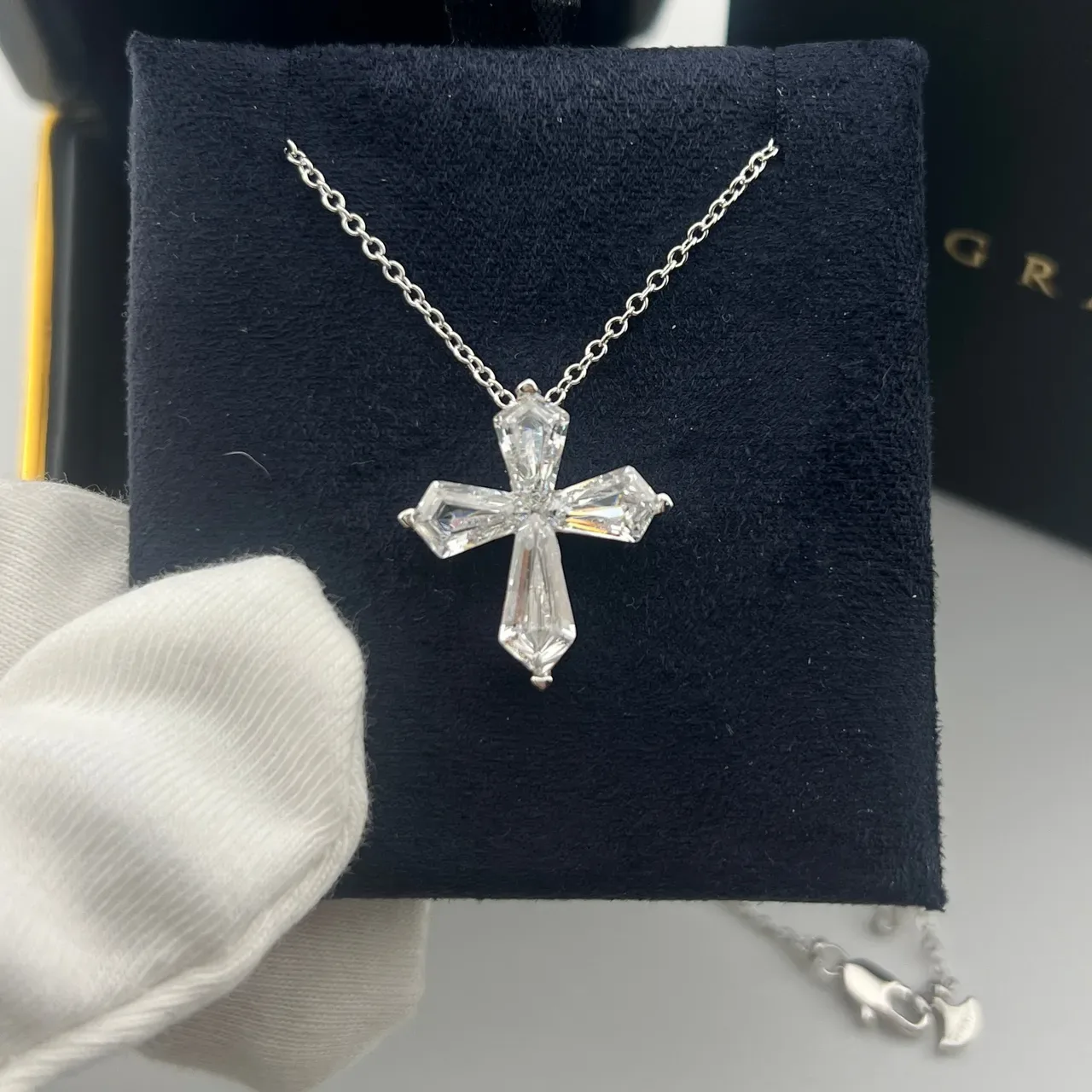 Graff Silver Black Cross-Shaped Pendant Baguette-Cut Stones Necklace 4