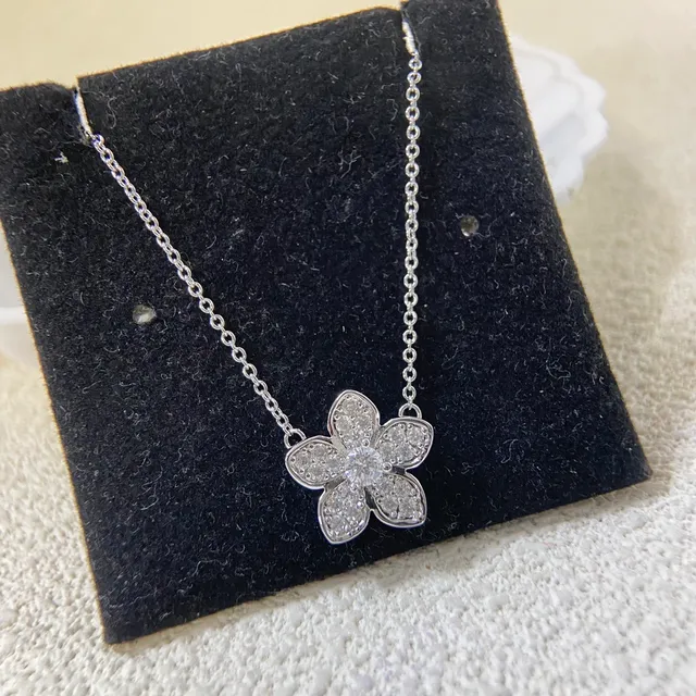 GRAFF Silver Transparent Flower-Shaped Pendant Pavé-Set Stones Necklace 3
