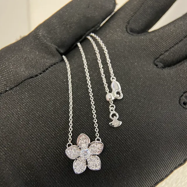 GRAFF Silver Transparent Flower-Shaped Pendant Pavé-Set Stones Necklace 4