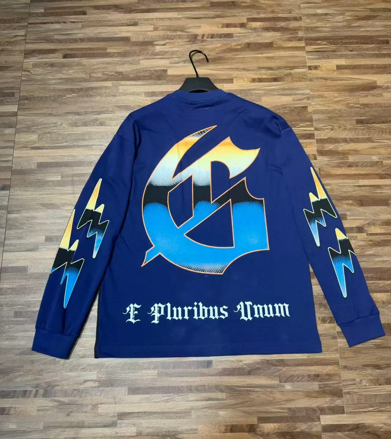Graphic-Print Long-Sleeve Crewneck T-Shirt 7