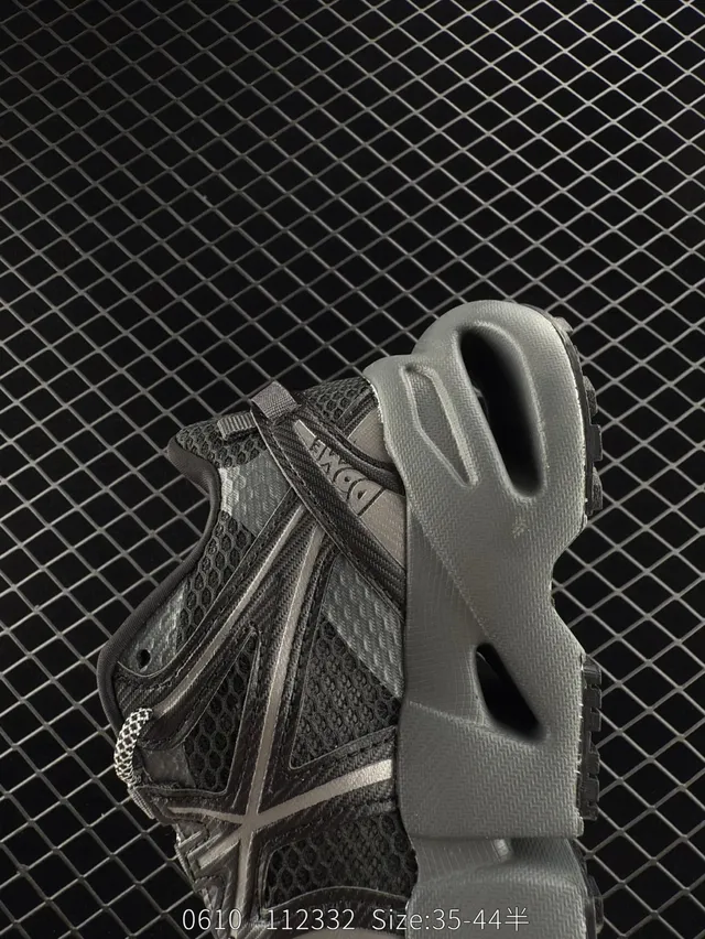 Gray Black Sculpted Sole Mesh Upper Chunky Sneakers 3