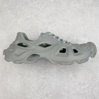 Zapatilla gris monolítica moldeada ventilada con cordones