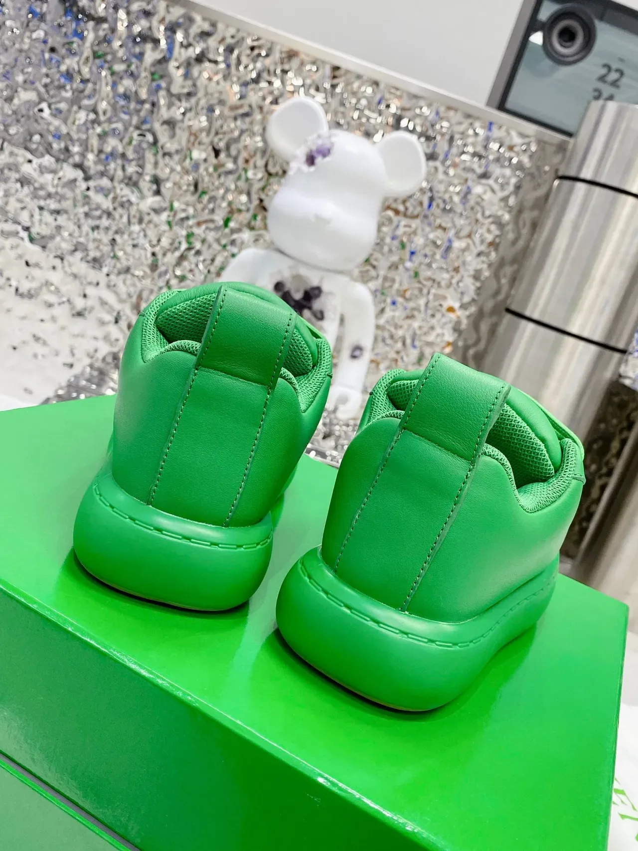 Green Monochromatic Smooth Leather-Like Upper Sneakers 4