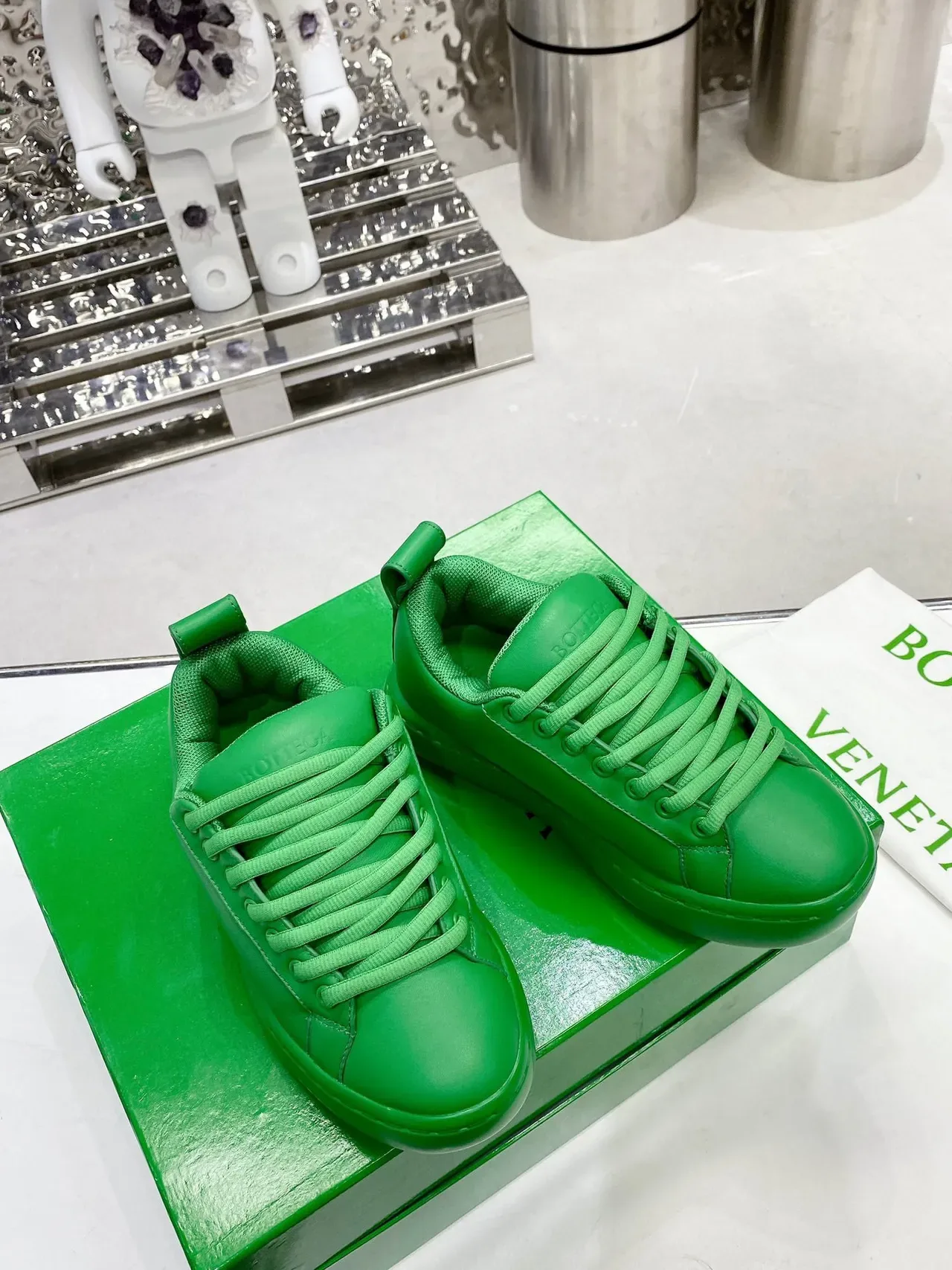 Green Monochromatic Smooth Leather-Like Upper Sneakers 6