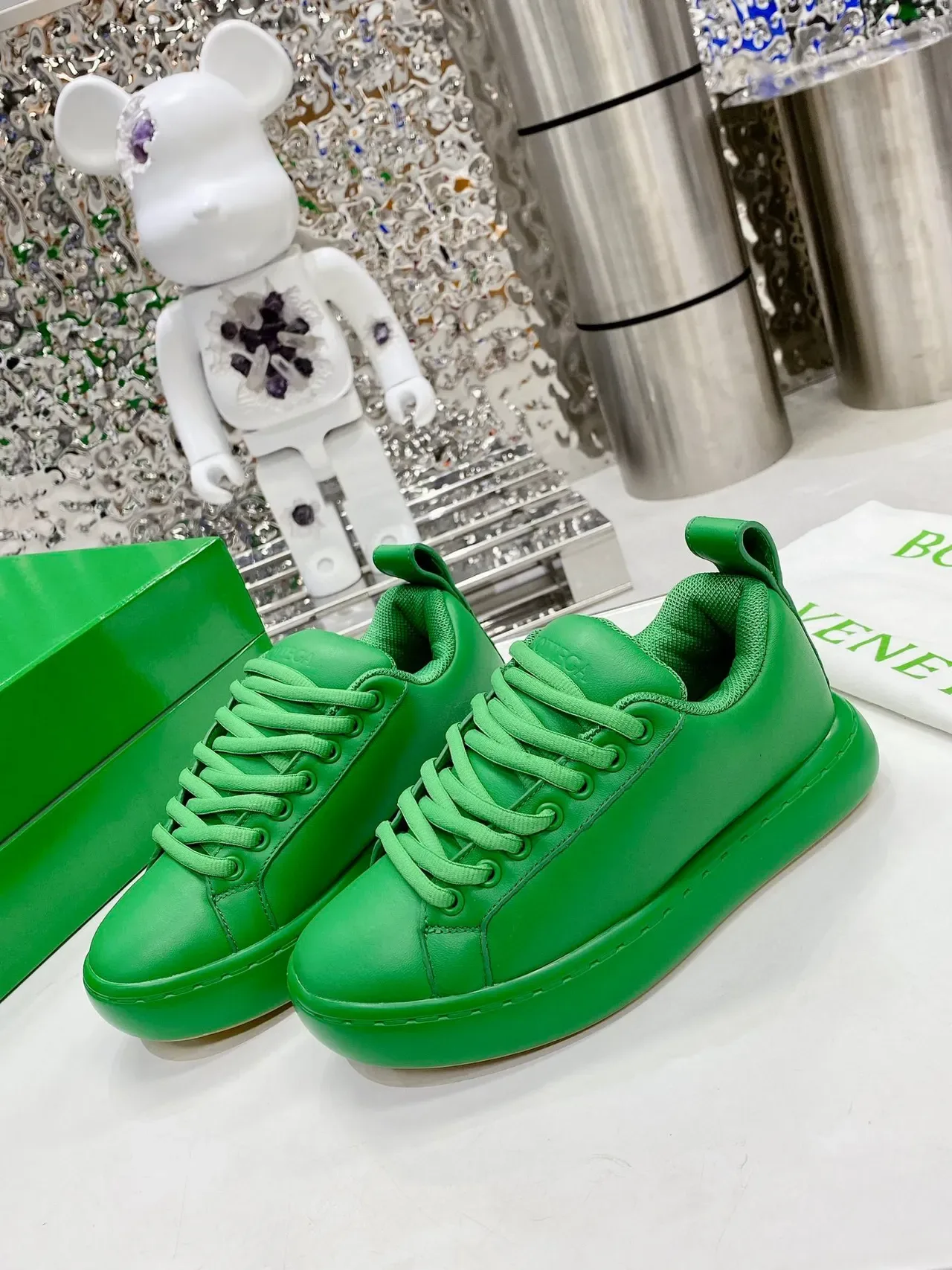 Green Monochromatic Smooth Leather-Like Upper Sneakers 8