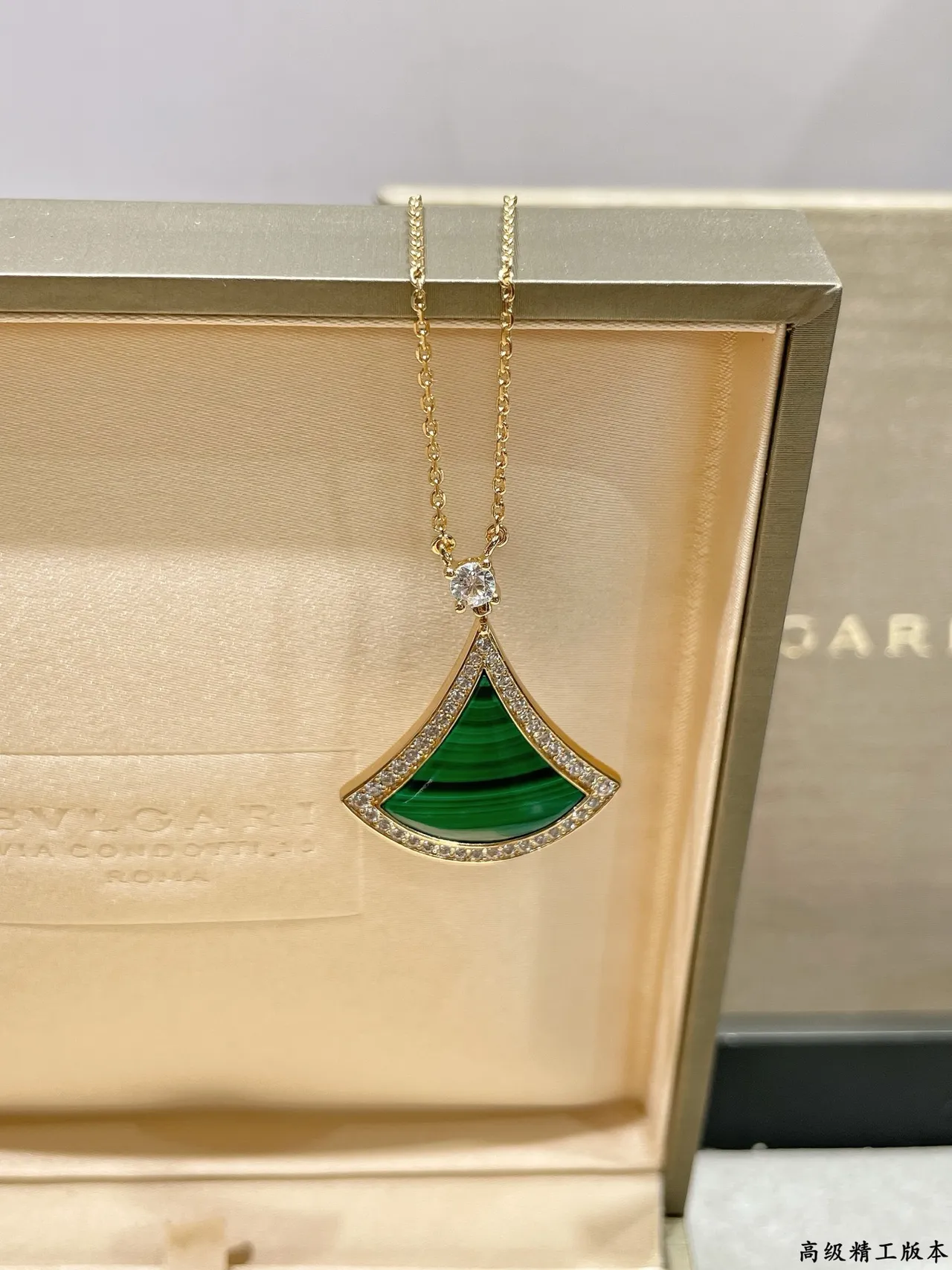 Green White Fan-Shaped Pendant Pavé-Set Border Necklace 3