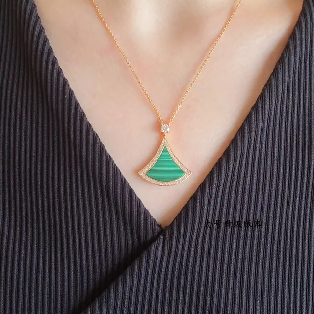 Green White Fan-Shaped Pendant Pavé-Set Border Necklace 9