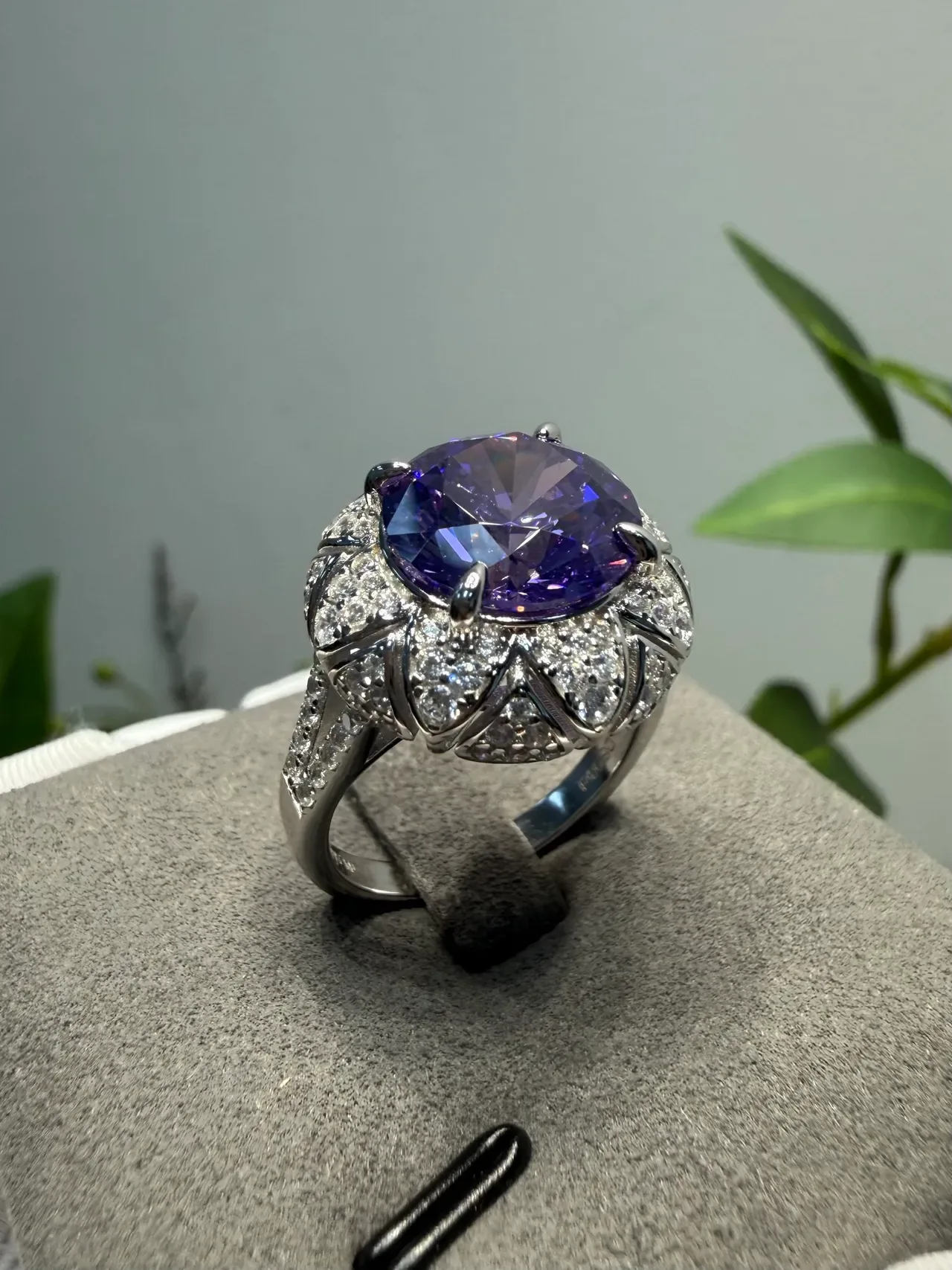 Halo-Set Floral Bezels Purple-Blue Iridescent Center Stone Ring 4