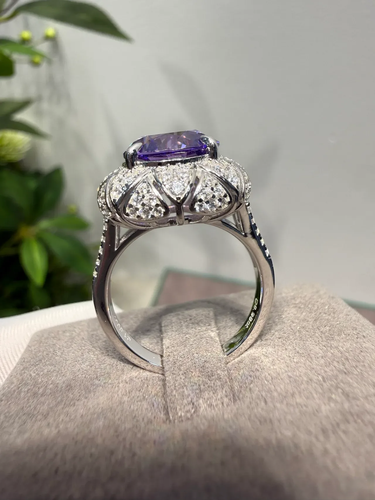 Halo-Set Floral Bezels Purple-Blue Iridescent Center Stone Ring 8