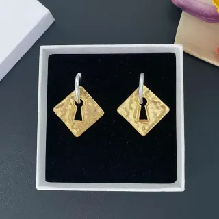 Hammered Gold Keyhole Square Earrings