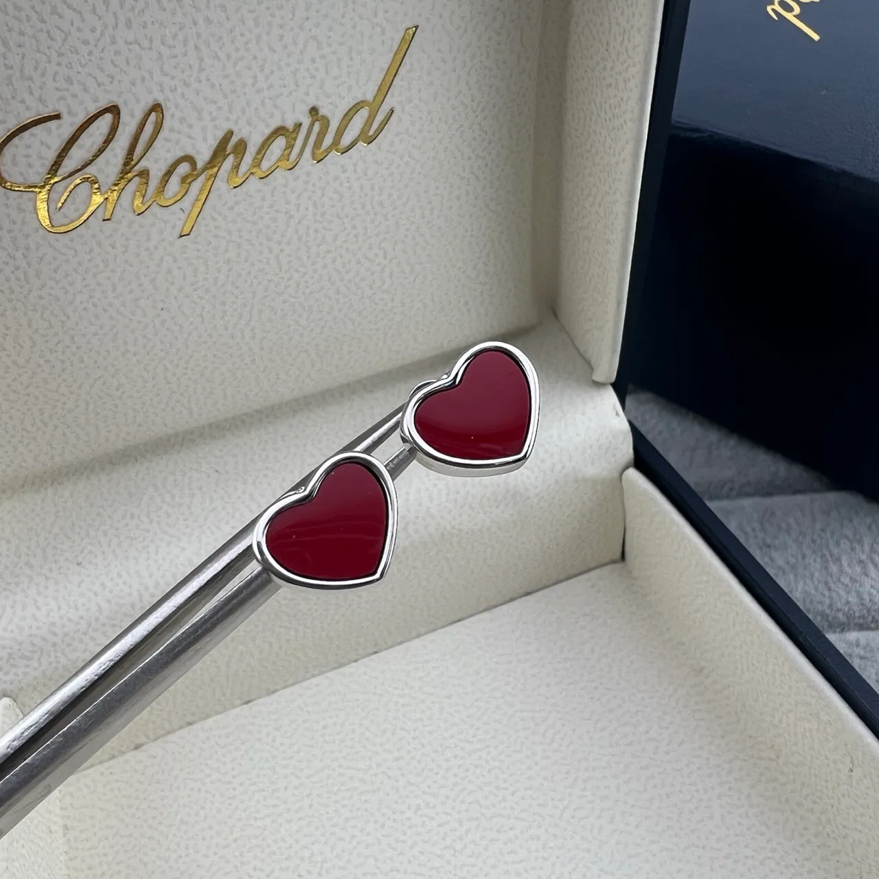 Heart-Shaped Enamel and Mother-of-Pearl Stud Earrings 5