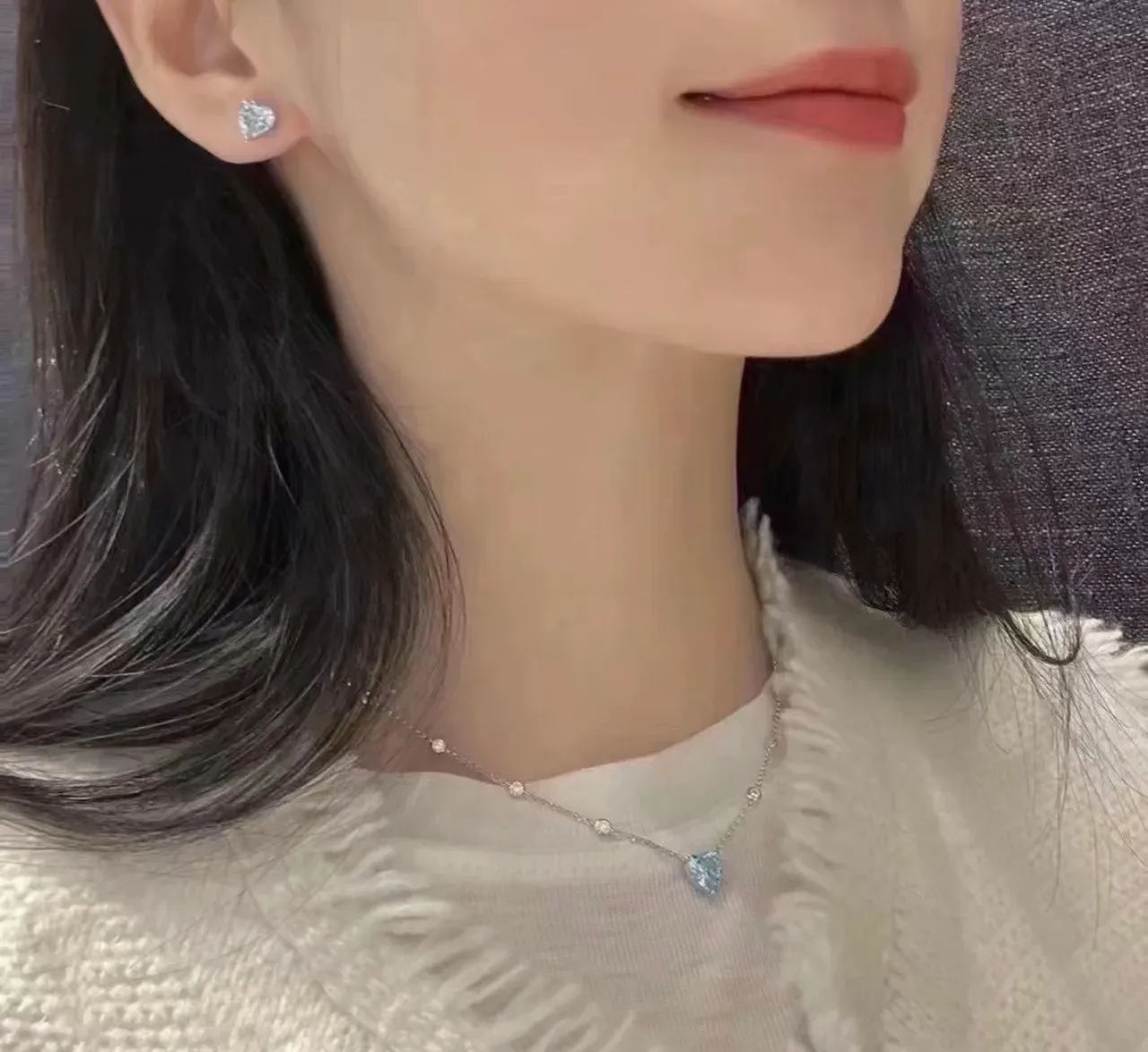 Heart-Shaped Faceted Stone Stud Earrings 4