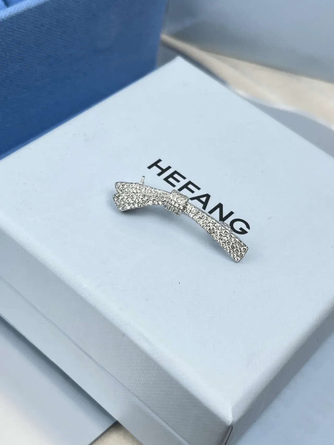 HEFANG Bow-Shaped Pavé-Crystal Silver-Tone Brooch 2