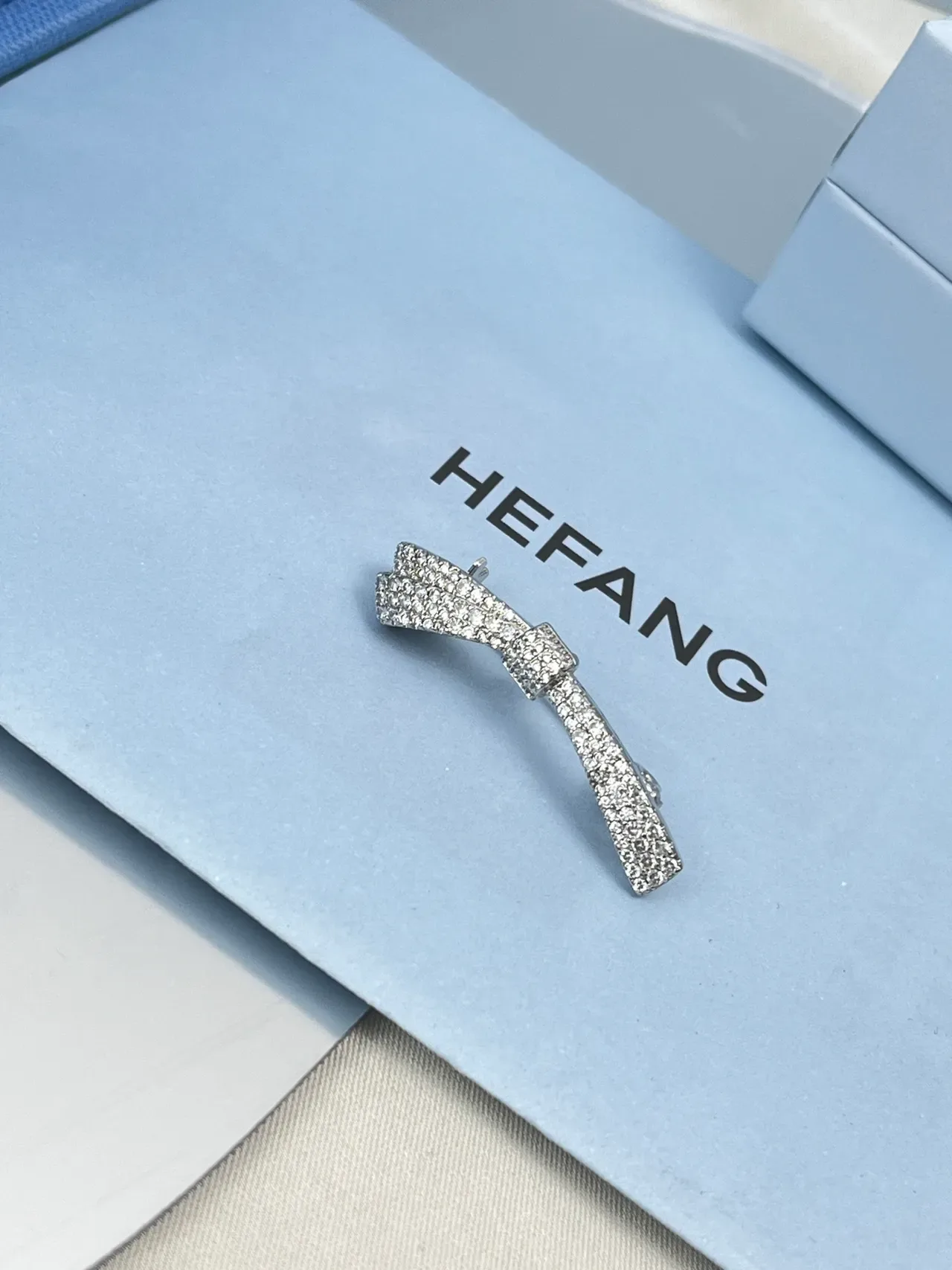 HEFANG Bow-Shaped Pavé-Crystal Silver-Tone Brooch 3