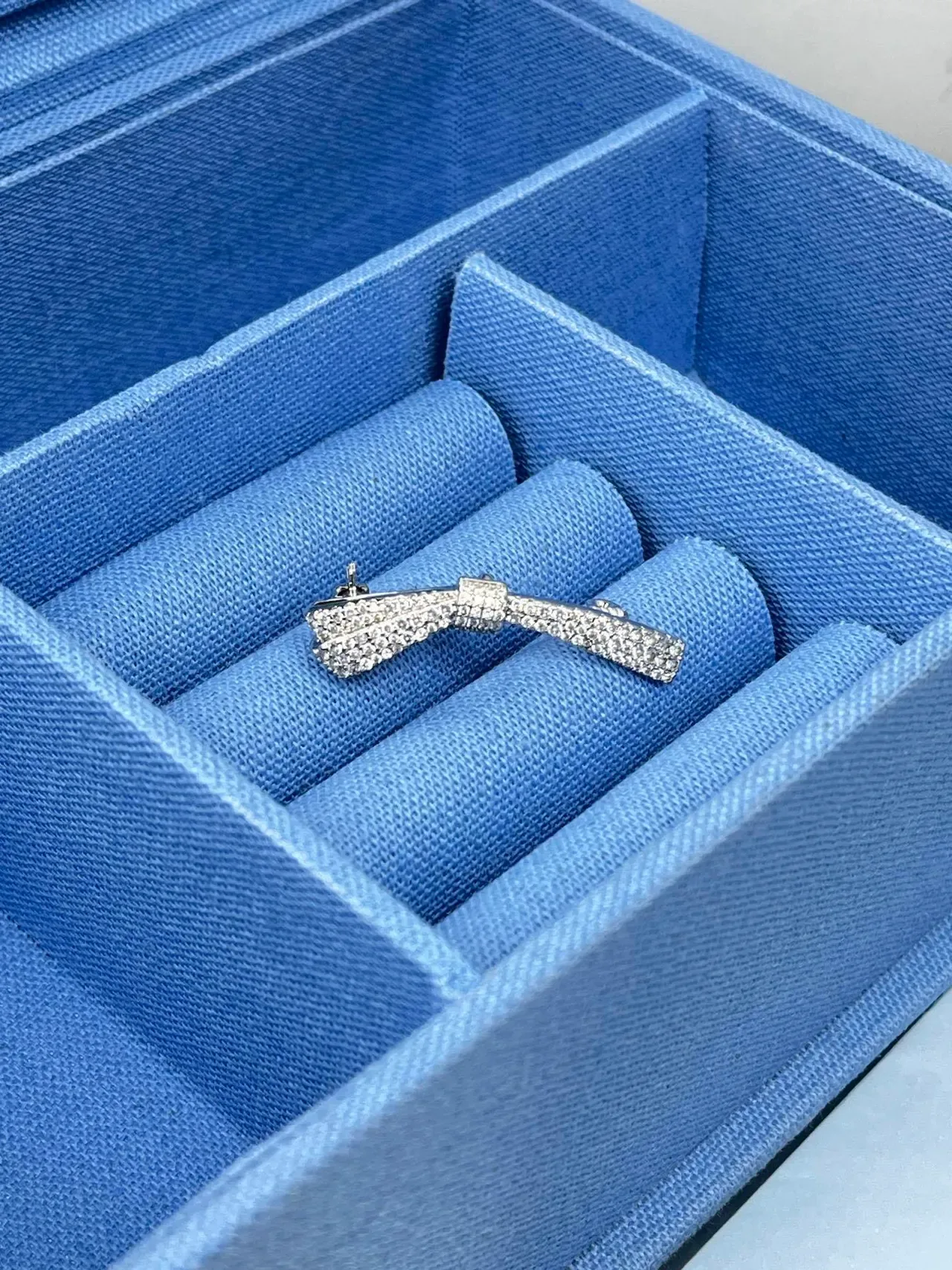 HEFANG Bow-Shaped Pavé-Crystal Silver-Tone Brooch 4