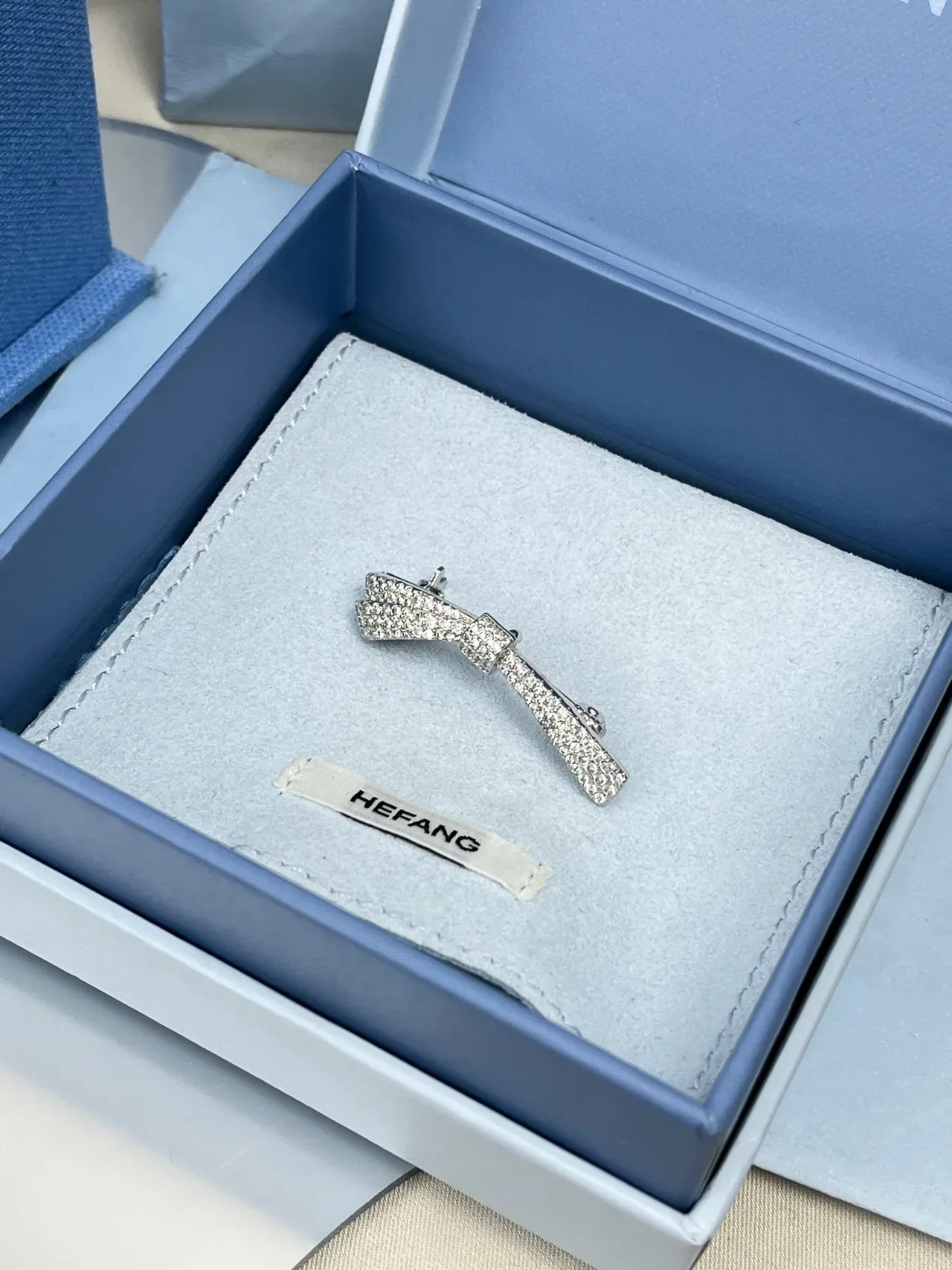 HEFANG Bow-Shaped Pavé-Crystal Silver-Tone Brooch 6